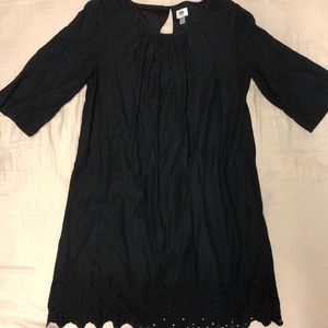 Black maternity dress - old navy - pretty detail